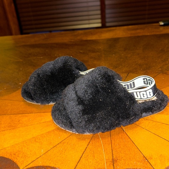Fuzzy black ugg sandles - Picture 2 of 4